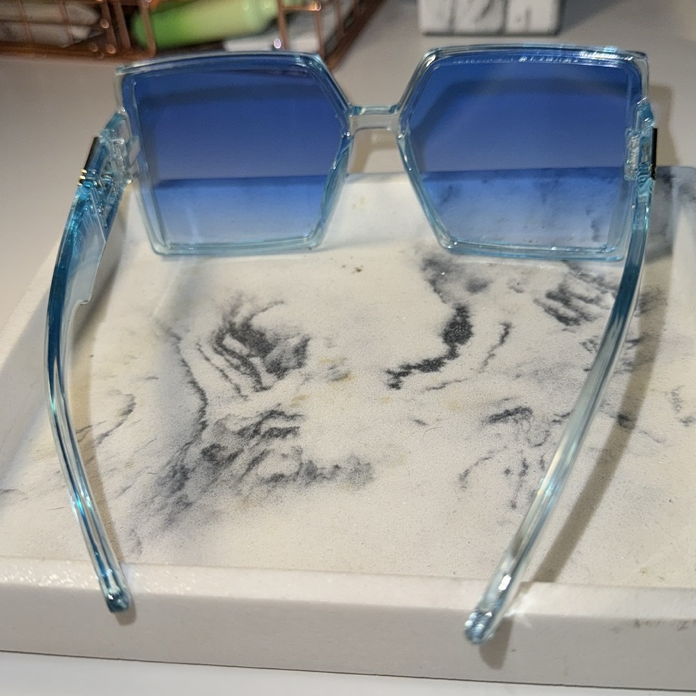 SUNGLASSES 🕶️ - Picture 4 of 6